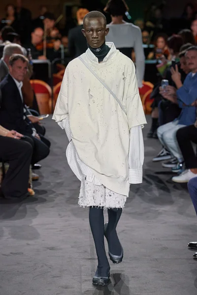 Look 13